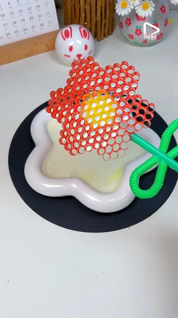 Learn to Make a Beautiful Flower Bubble Machine in 20 Seconds